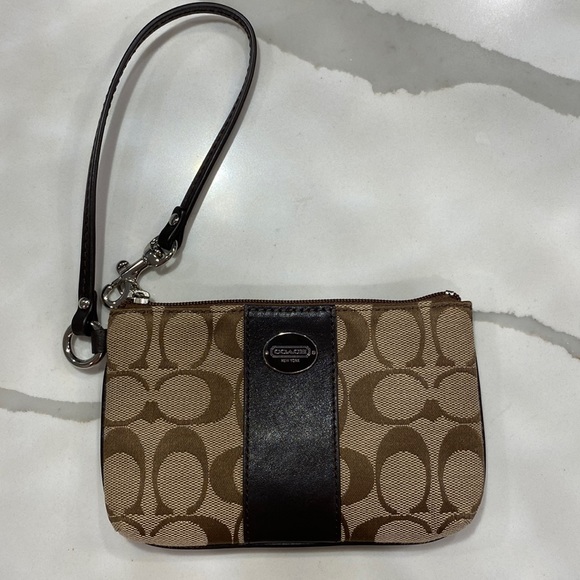 Coach Handbags - NWOT Authentic Coach Wristlet